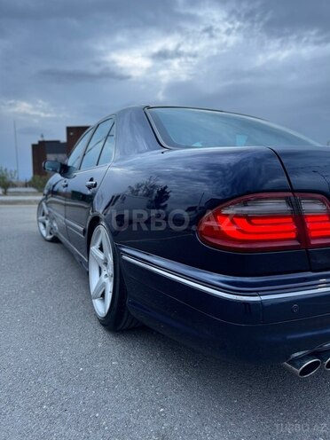 Mercedes E 240-11