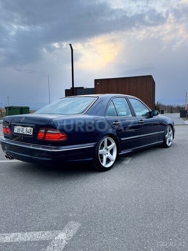 Mercedes E 240-3