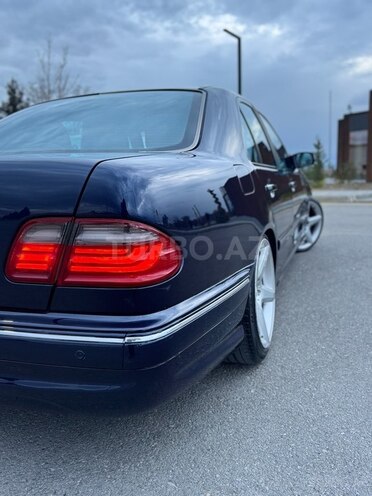 Mercedes E 240-13