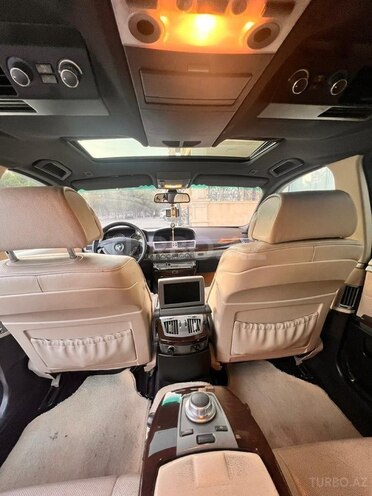 BMW 740-2