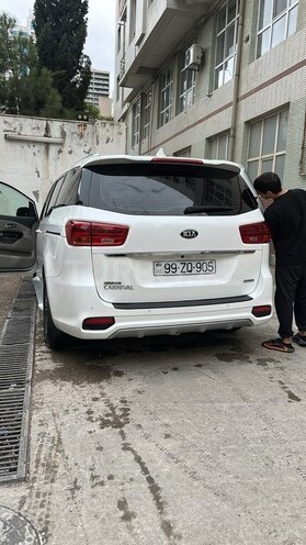 Kia Carnival 2019, 180,000 km - 2.2 l - Bakı