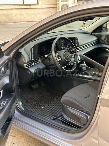 Hyundai Elantra-12