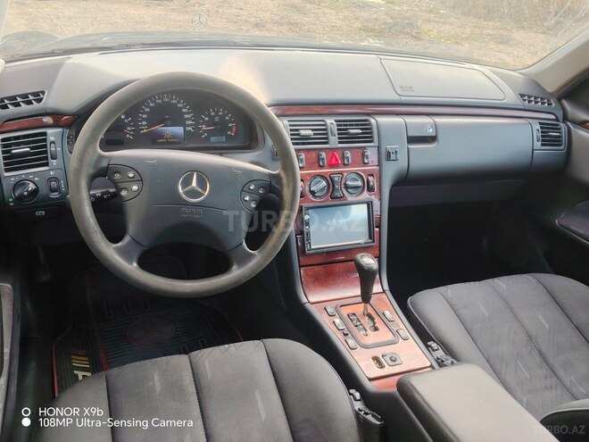 Mercedes E 200 1999, 325,000 km - 2.0 l - Bakı