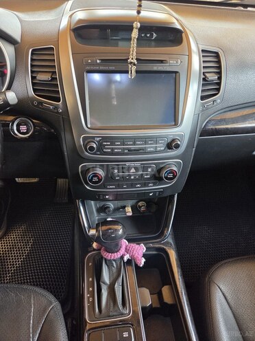 Kia Sorento-12