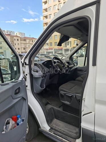 Ford Transit-10