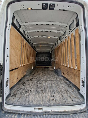 Ford Transit-9