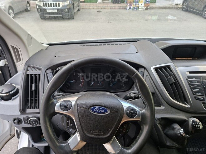Ford Transit-11