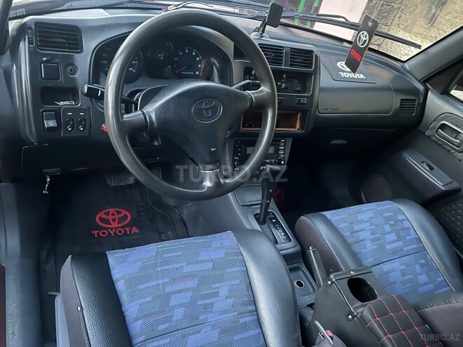 Toyota RAV4-12