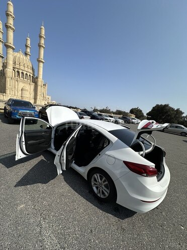 Hyundai Elantra 2018, 126,000 km - 2.0 l - Bakı