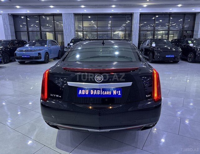 Cadillac XTS-7