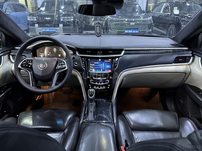 Cadillac XTS-8