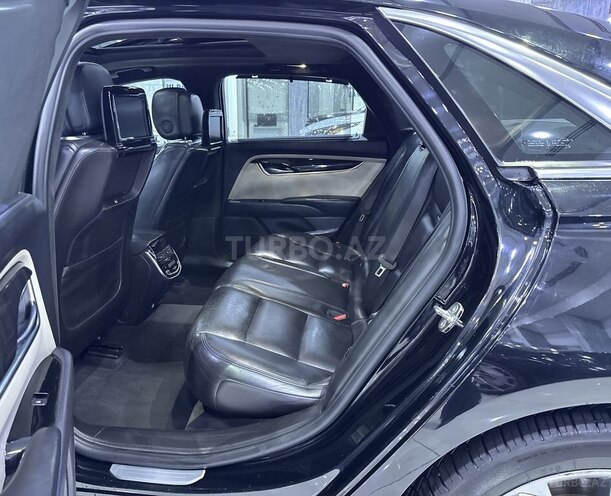 Cadillac XTS-15