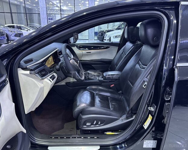 Cadillac XTS-11