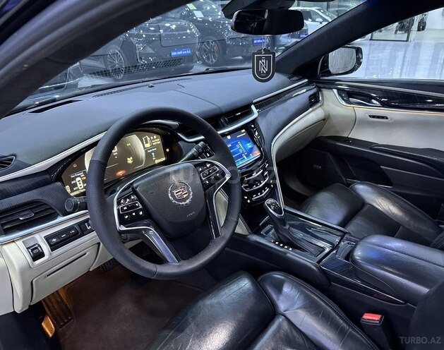 Cadillac XTS-9