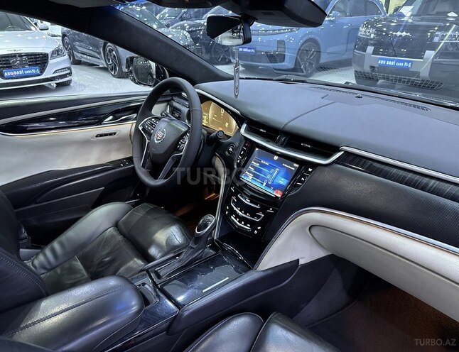 Cadillac XTS-10