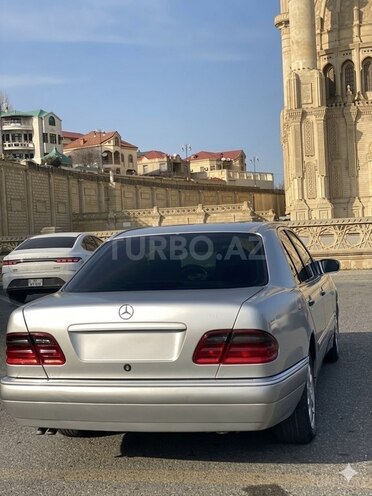 Mercedes E 220-4