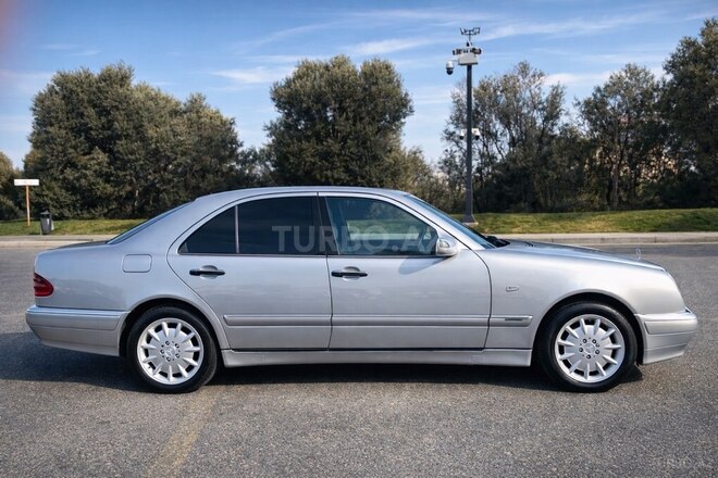 Mercedes E 220-5
