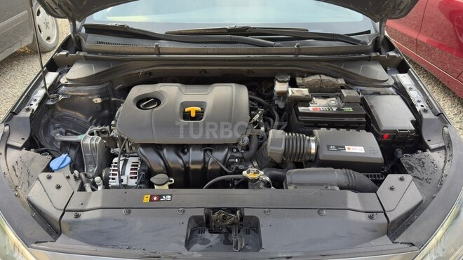 Hyundai Elantra-3