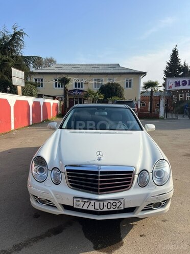 Mercedes E 280-1