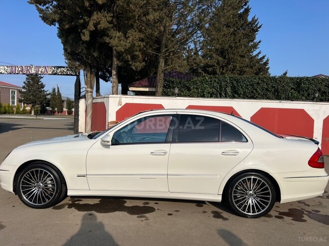 Mercedes E 280-11