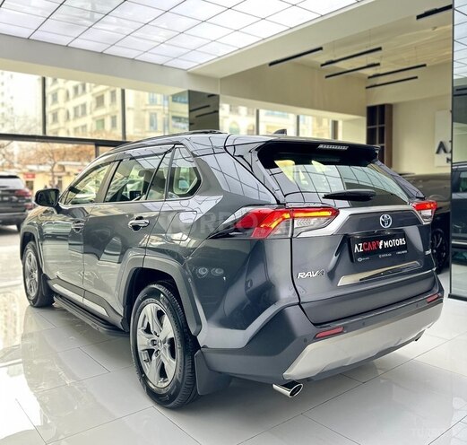 Toyota RAV4-8