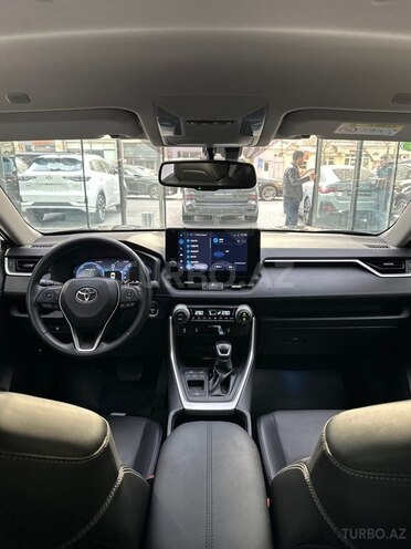 Toyota RAV4-12