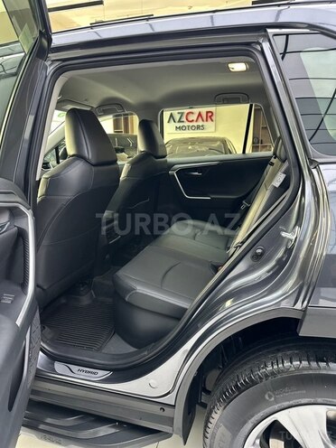 Toyota RAV4-11