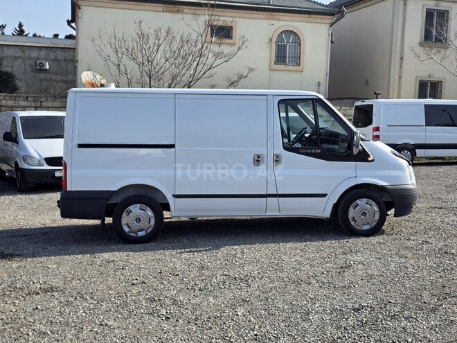 Ford Transit-4