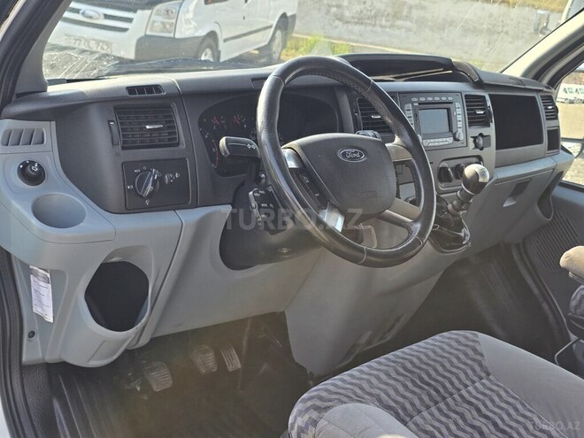Ford Transit-9