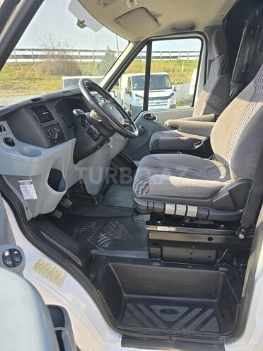 Ford Transit-8