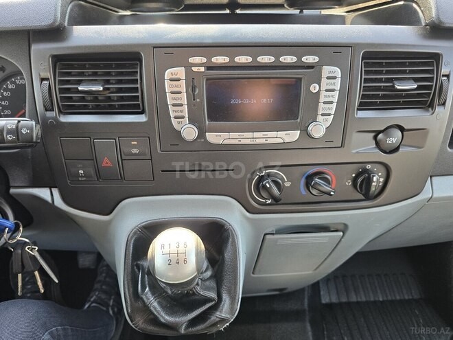 Ford Transit-11