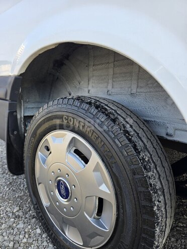 Ford Transit-19
