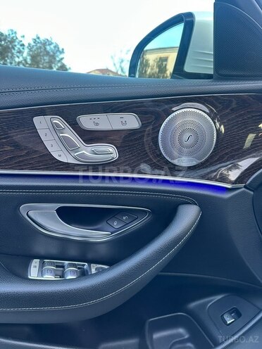 Mercedes E 300-13