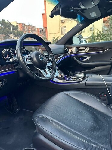 Mercedes E 300-9