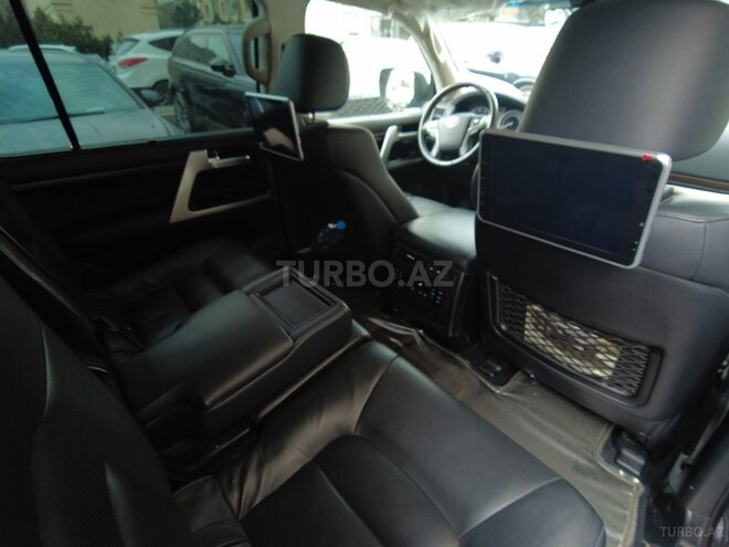 Toyota Land Cruiser-6