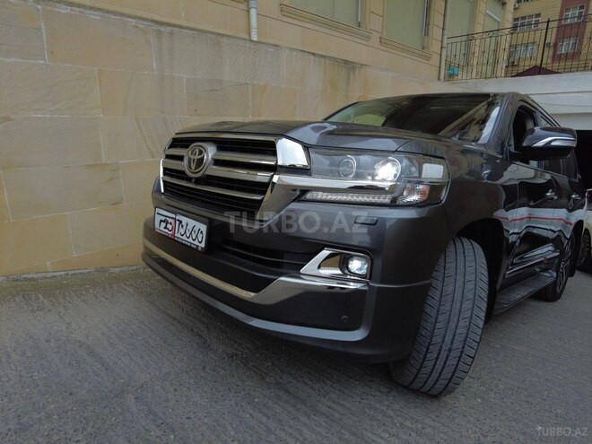 Toyota Land Cruiser-9