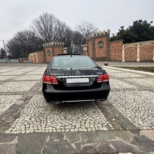 Mercedes E 250 4MATIC-2