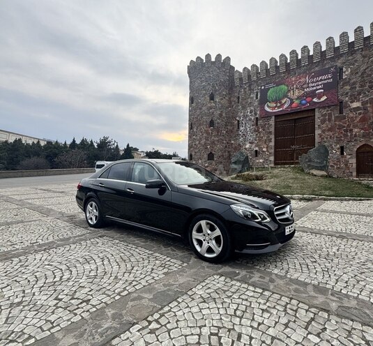 Mercedes E 250 4MATIC-4