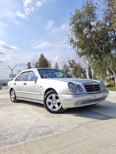 Mercedes E 240 1998, 318,000 km - 2.4 l - Şirvan