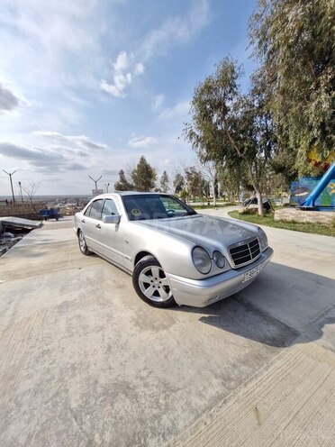 Mercedes E 240 1998, 318,000 km - 2.4 l - Şirvan