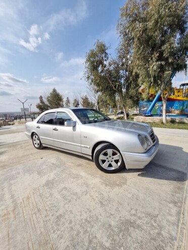 Mercedes E 240 1998, 318,000 km - 2.4 l - Şirvan