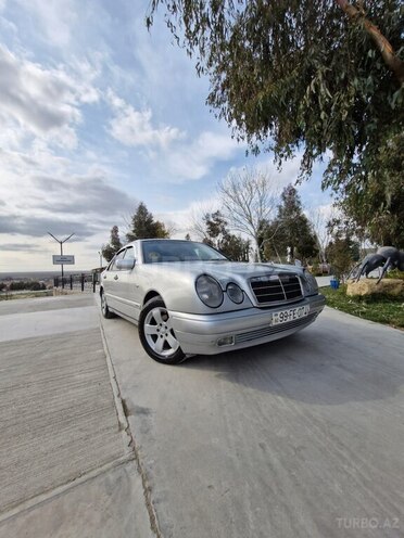 Mercedes E 240 1998, 318,000 km - 2.4 l - Şirvan