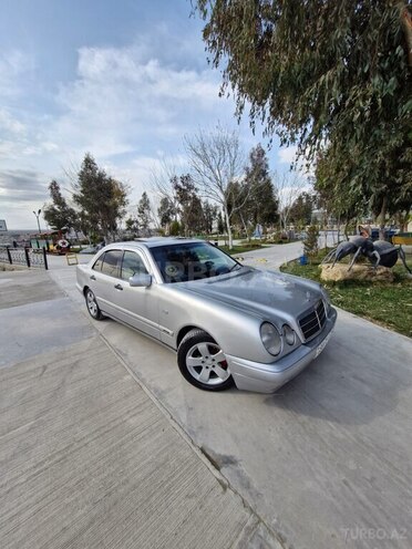 Mercedes E 240 1998, 318,000 km - 2.4 l - Şirvan