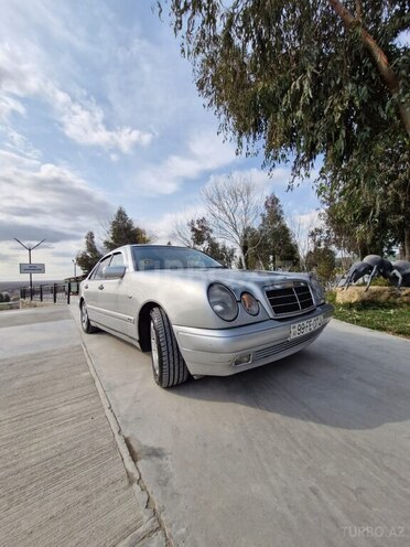 Mercedes E 240 1998, 318,000 km - 2.4 l - Şirvan