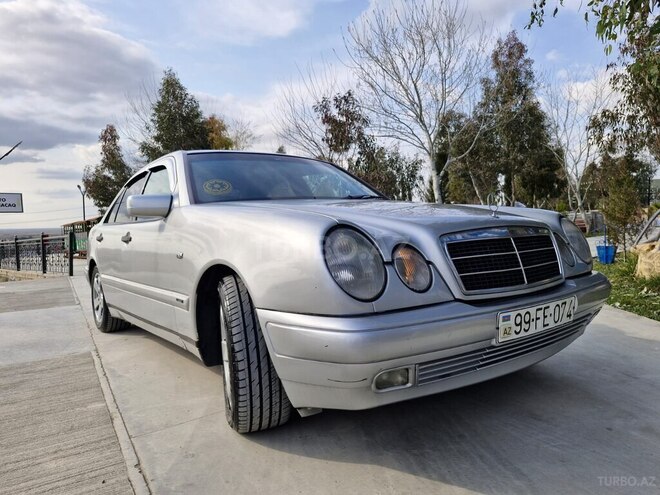 Mercedes E 240 1998, 318,000 km - 2.4 l - Şirvan
