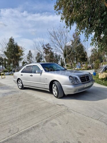 Mercedes E 240 1998, 318,000 km - 2.4 l - Şirvan
