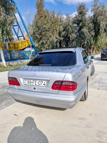 Mercedes E 240 1998, 318,000 km - 2.4 l - Şirvan