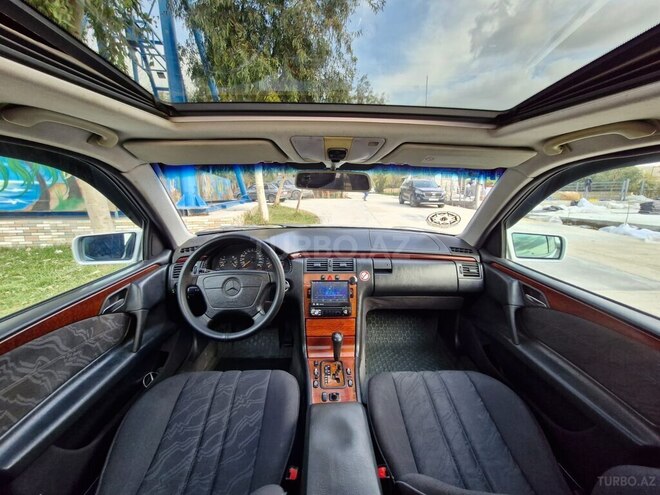 Mercedes E 240 1998, 318,000 km - 2.4 l - Şirvan