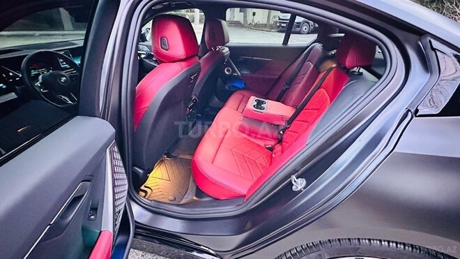 BMW i5-9