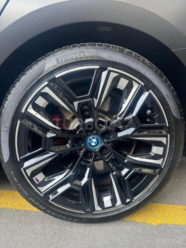 BMW i5-17